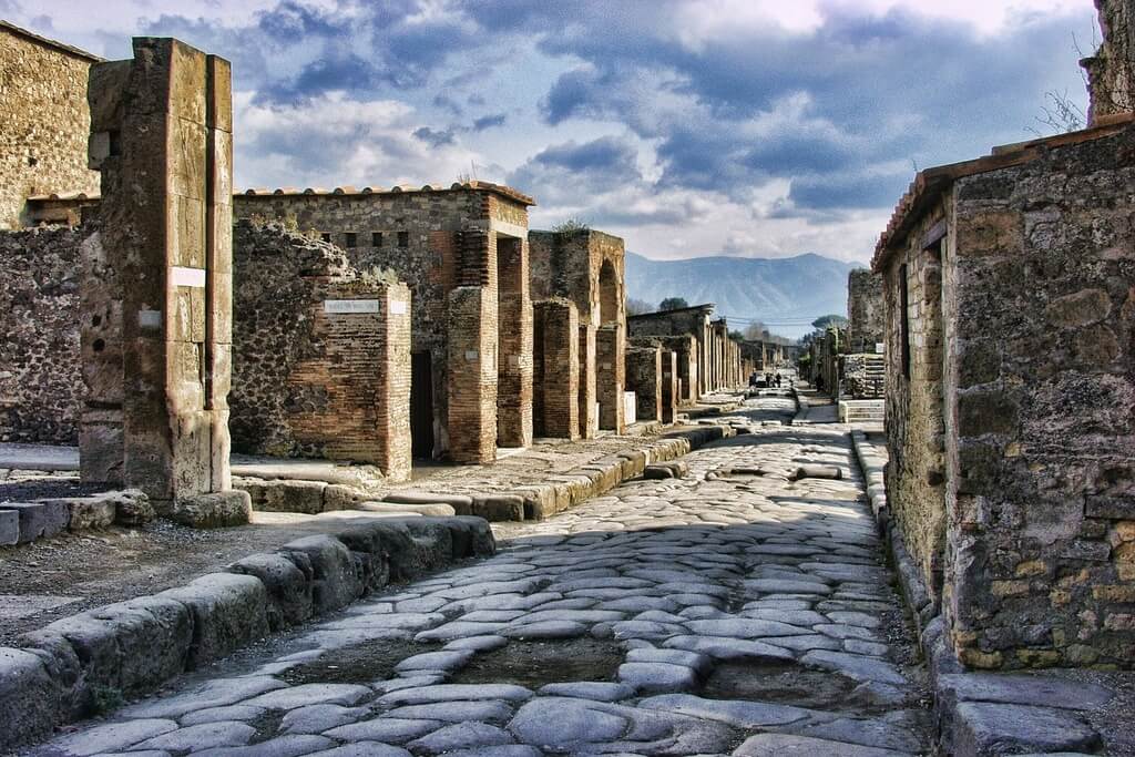 geothermal energy was in the Roman city of Pompeii during the 1st century CE.
