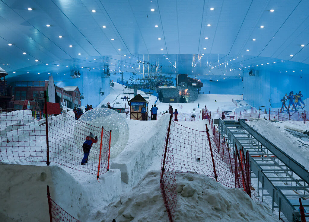 an image of indoor ski dubai which is best things to do in dubai