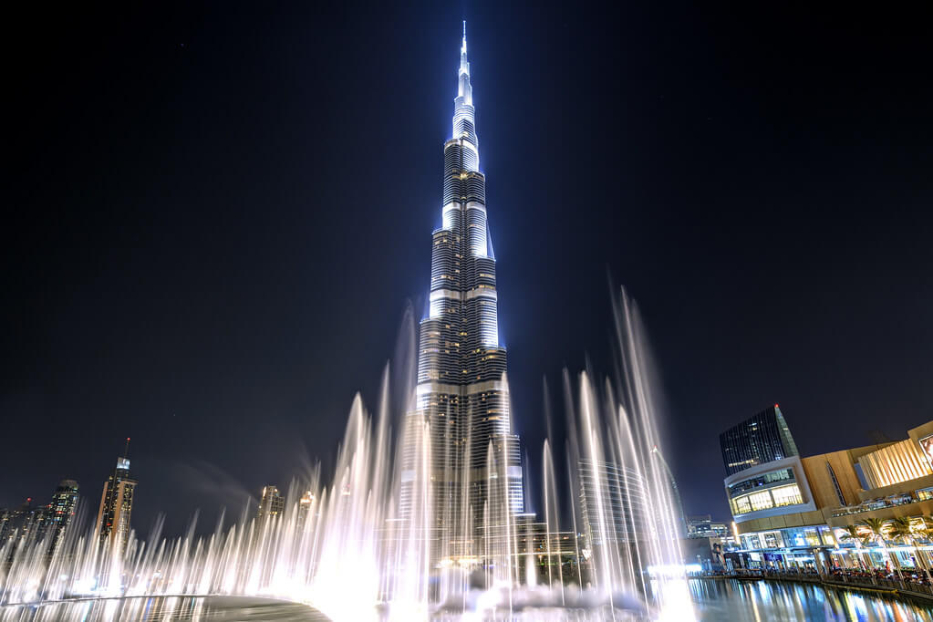 The burj khalifa Dubai fountain