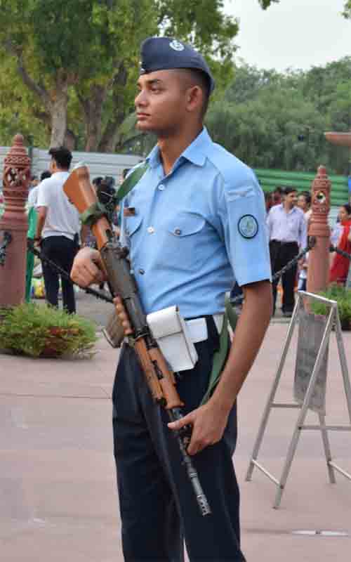 airmen-indian-air-force-on-duty