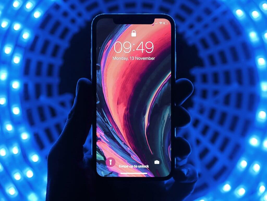 apple iPhone facial recognition image