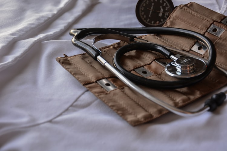 a stethoscope which used to measure blood pressure level 