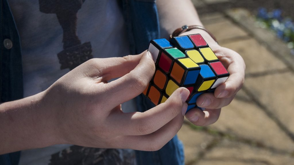 how to solve a rubik's cube