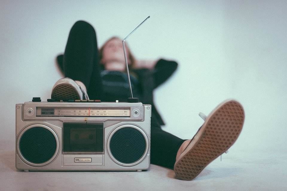 radio-advertising-a-girl-listening-radio