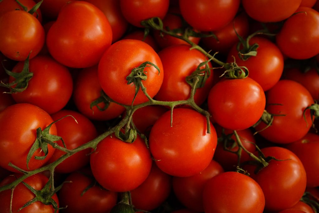 Tomatoes is one of the  high-fat low carbs foods