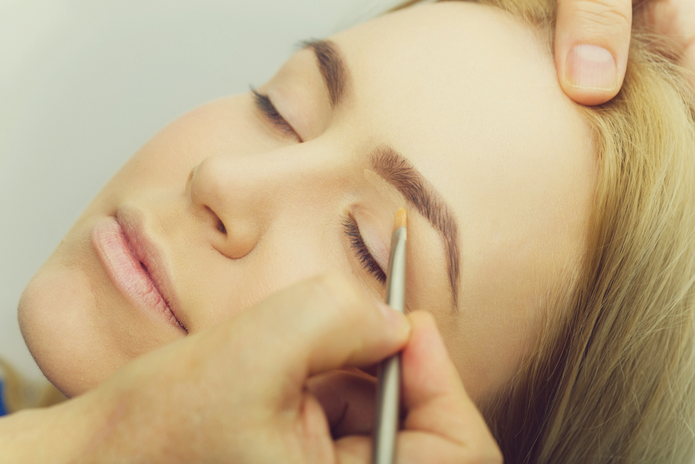 Prep your Eyelid with Concealer Makeup Tip 